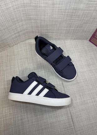 Оригінальні кросівки adidas на липучці