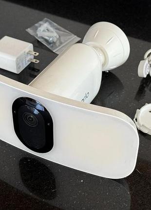 Arlo pro 3 floodlight камера відеоспостереження 8