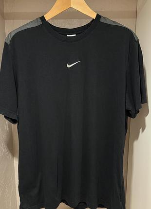 Футболка nike з вишитим логотипом (розмір xl)