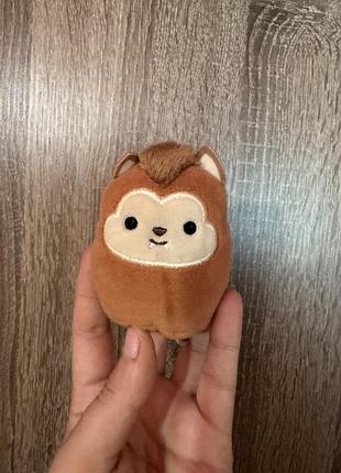 Wade із серії squishmallows, випущений у колаборації з mcdonald's у 2023 році. оригінальна лінійка випускалася як частина колекції happy meal
