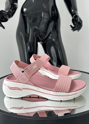 Легкі якісні босоніжки на липучках skechers go walk arch fit