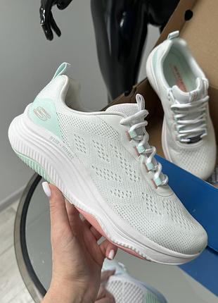 Легчайшие дышащие кроссовки  skechers d'lux fitness