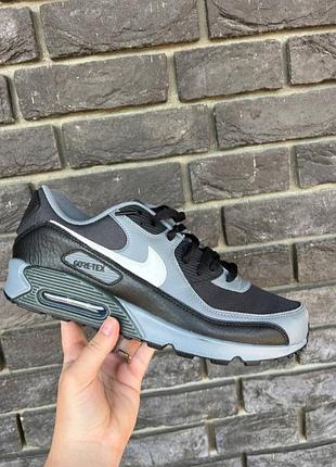 Кроссовки nike air max 90975x. водонепроницаемая ткань позволит оставаться сухим в любую погоду. удобная 
размер 45(29 см)
полностью новые, в коробке