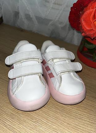 Дитячі кросівки adidas