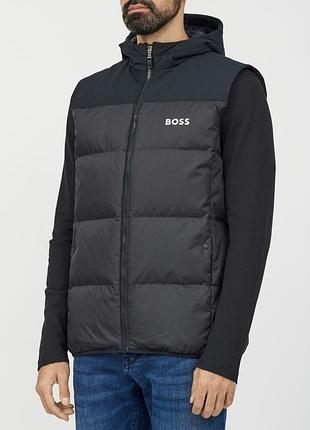 Hugo boss пуховая безрукавка жилетка с капюшоном boss (размер мl)
