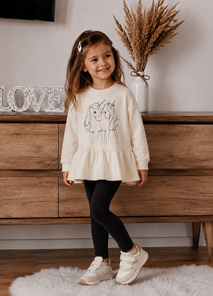 Молочный свитшот с баской на 5-6 лет
туника с единорожкой от h&amp;m