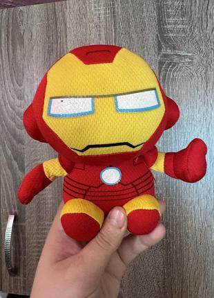 Офіційна ліцензійна м'яка іграшка ty marvel залізна людина (iron man). виготовлена відомим брендом ty
