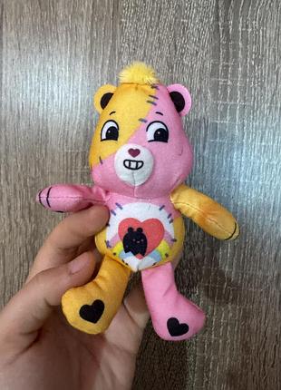Лімітований плюшевий ведмедик з колекції care bears (турботливі ведмедики) від mcdonald's happy meal, випущеної у 2025 році