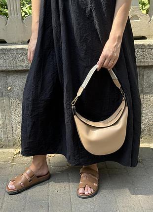 Сумка loewe luna leather shoulder bag in beige