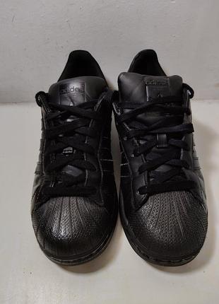 Кроссовки кожаные фирмы adidas, производитель германия, размер 36.