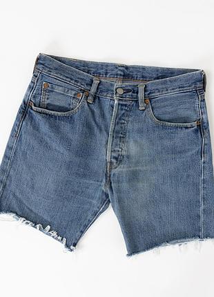 Чоловічі, джинсові шорти levis 501 синього кольору, виготовлені зі щільного, бавовняного деніму. класична модель із застібкою на ґудзиках (button fly