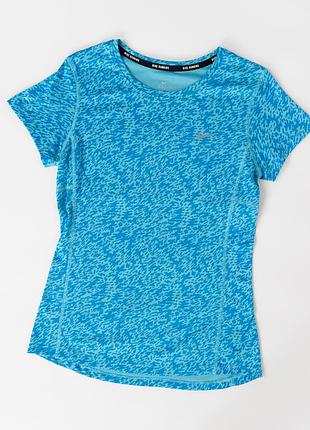 Жіноча, спортивна футболка nike running у яскравому, блакитному кольорі з оригінальним, графічним візерунком. модель виконана з використанням техноло