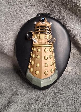 Винтажная lcd-игра doctor who - dalek hunter, выпущенная в 2004 году.