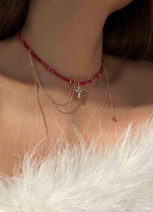 Колье с крестиком и цепями в красном цвете 5628