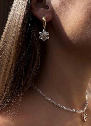 Серьги с белым цветком 5503