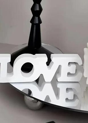 Білий декор до свята love