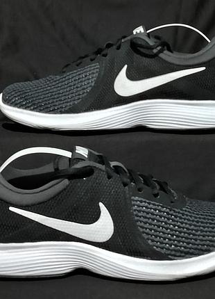Nike revolution 4
