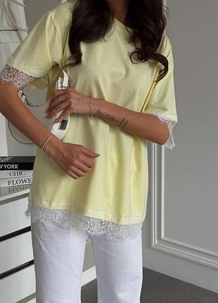 Стильна футболка oversize з мереживом в трендових кольорах
