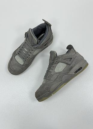 Лімітовані кросівки nike air jordan x kaws retro 4 sneakers grey