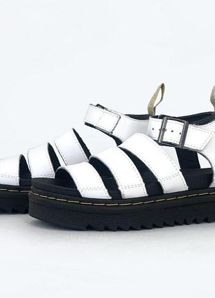 Женские сандалии dr. martens из кожи на лето белого цвета универсальные летние босоножки на платформе для женщин доктор мартинс