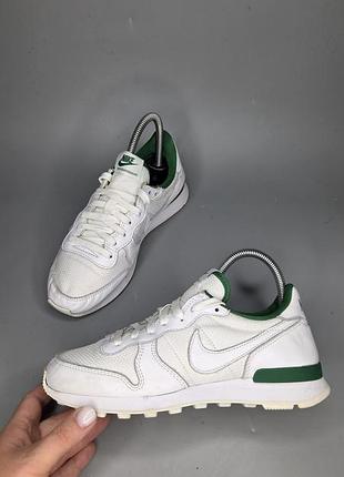Белые кроссовки nike