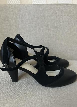 Туфлі clarks
