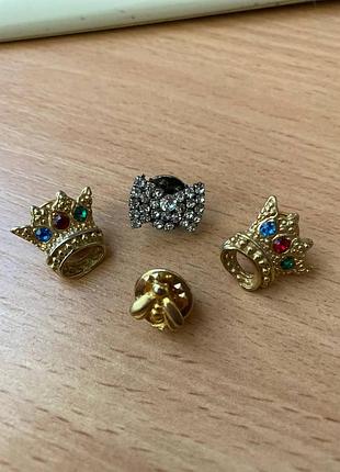 Сет маленьких брошек на воротник пиджака 2 короны, пчела и бант бижутерия