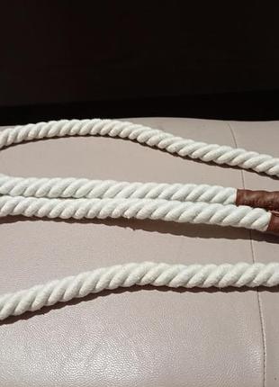 Круглый, утягивающий кулисовый хлопковый шнур бренда naketano с кожаными наконечниками