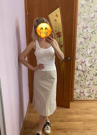 Продаю міді спідницю в бежевому кольорі uni qlo