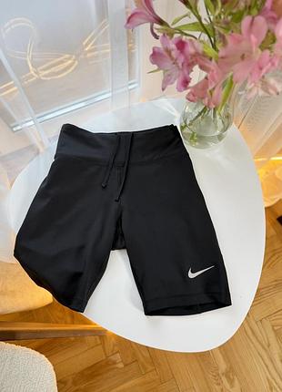 Чорні спортивні шорти nike