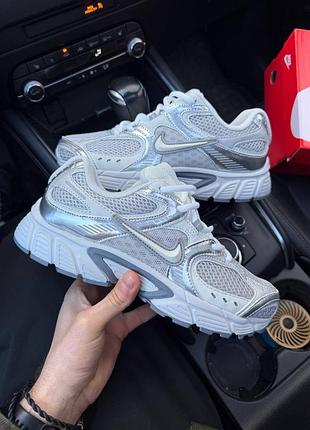 Стильні жіночі кросівки nike v5 rnr metallic silver/whute