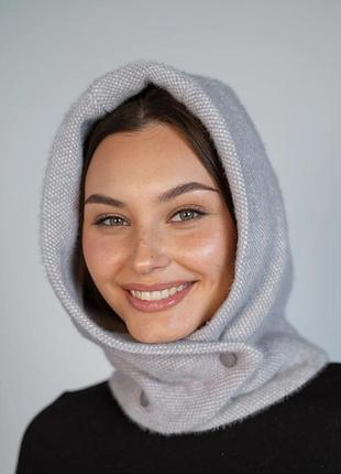 Модный капор на флисе цвет светлый серый