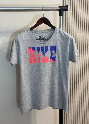 Футболка жіноча nike