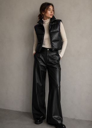 Трендовый кожаный жилет пуффер zara