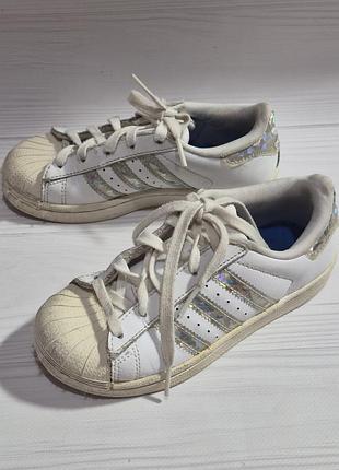 Культовые белые детские кроссовки adidas superstar