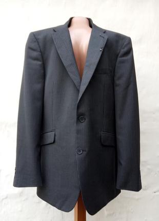 Новий стильний чорний, графітовий 50% вовняний чоловічий піджак у смужку kari jackson