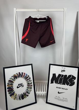 Оригінальні шорти nike x liverpool