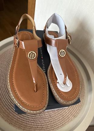 Tommy hilfiger босоніжки жіночі 7,5