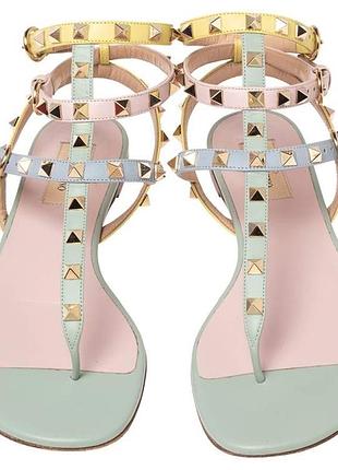 Шкіряні босоніжки на плоскій підошві valentino rockstud