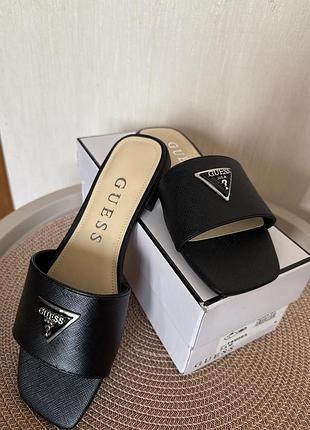 Guess оригінальні босоніжки 7,5