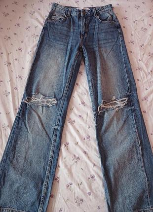 Рваные джинсы bershka