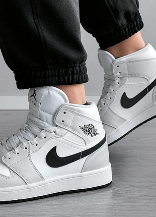 Чоловічі шкіряні високі прошиті кросівки nike air jordan.