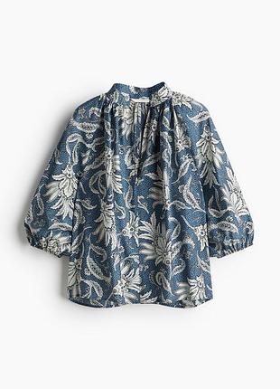 Легка вільна блуза h&m блакитна у квітковий рослинний принт голуба з вирізом жіноча віскозна