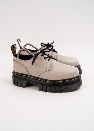 Ботинки женские кожаные dr. martens audrick 3-eye бежевые на платформе размер 39