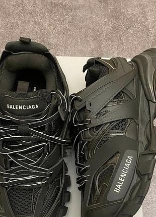 Продам кросівки balenciaga track black баленсіага трек чорні унісекс 39 розмір,вдягались 2 рази майже нові.купляла за 4700 продам за 3000