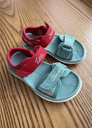 Босоніжки clarks , дитячі босоніжки , босоніжки на дівчинку