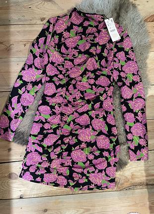 Zara сукня в квітах цупка яскрава