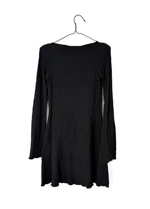 Черное короткое платье с рукавом клеш monki