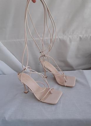 Босоніжки prettylittlething розмір 37