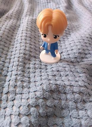 Продам оригінальну колекційну міні-фігурку j-hope (джей-хоуп)